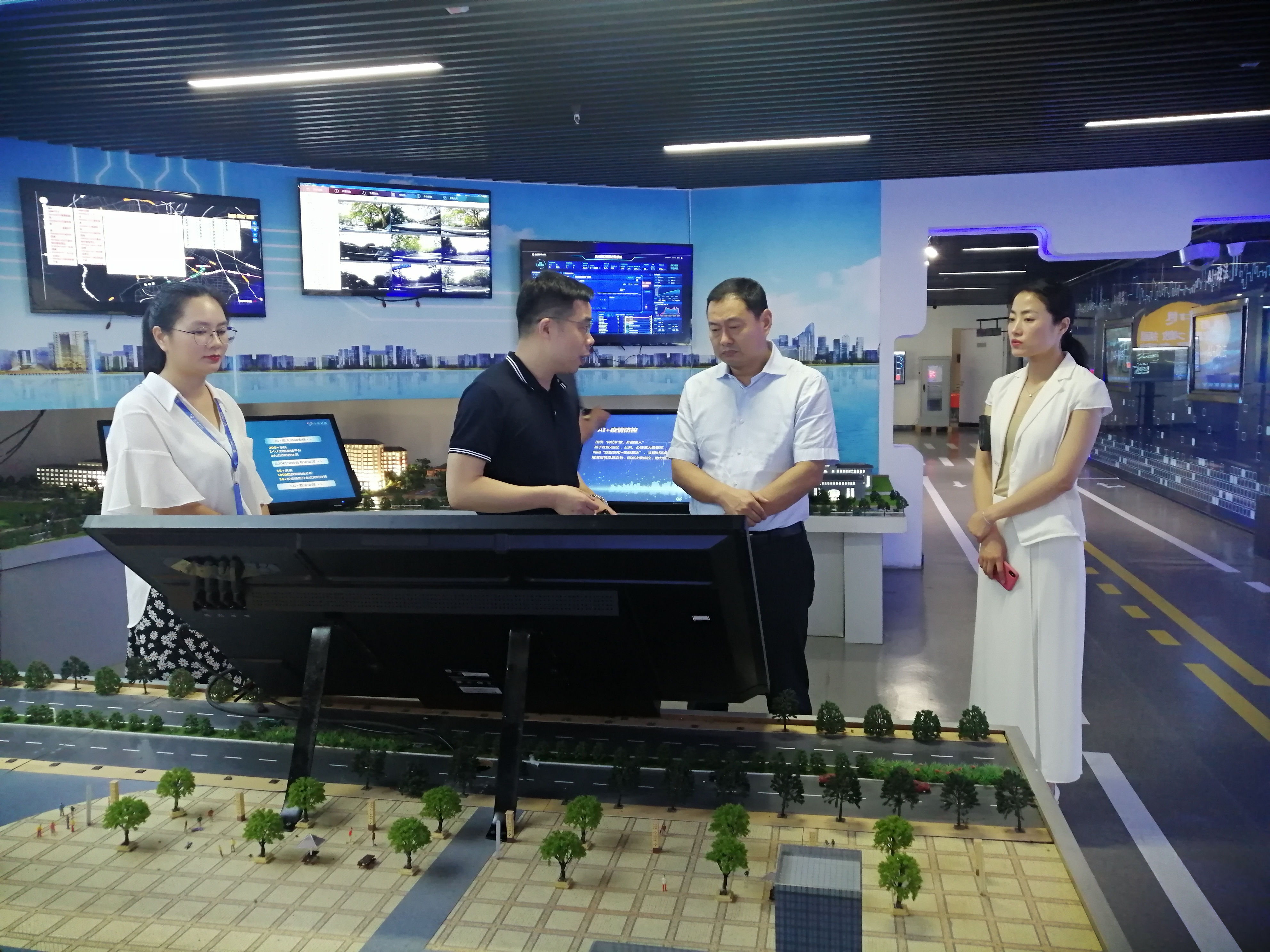 數(shù)字大連進行時｜遼寧省大連市金普新區(qū)領(lǐng)導(dǎo)參觀調(diào)研中奧科技！